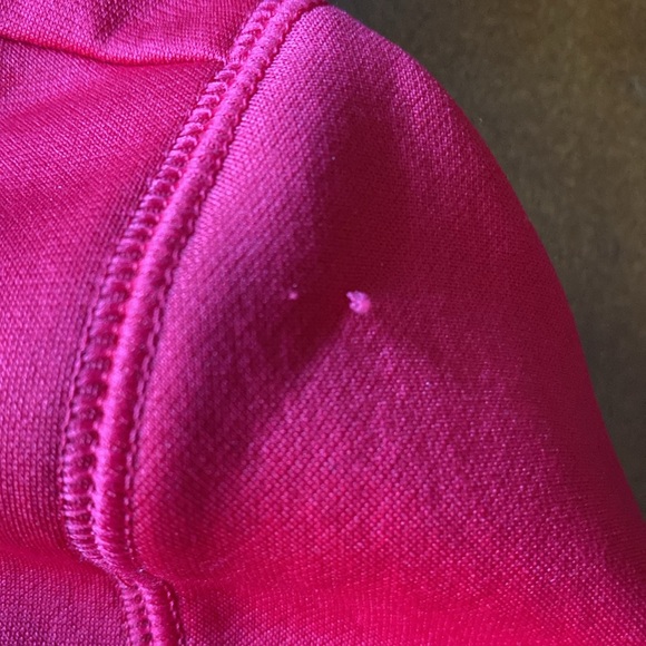 Under Armour YSM sweatshirt. Approx 19 inches long. From a clean family home - Picture 7 of 12